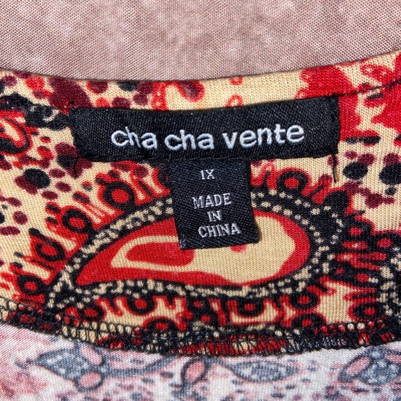 ChaCha Vente Size 1X Paisley Knit Top w/sequin embellished neck line-EUC - Picture 3 of 3